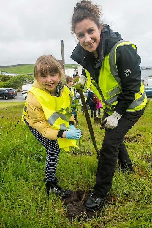 Tree planting at Holmsgarth Brae with Bell's Brae School, Shetland Amenity Trust and Viking Energy Windfarm Project.